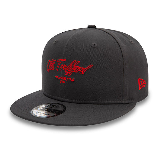 Casquette à visière plate New Era 9Fifty à point de chaînette Manchester United gris foncé Old Trafford